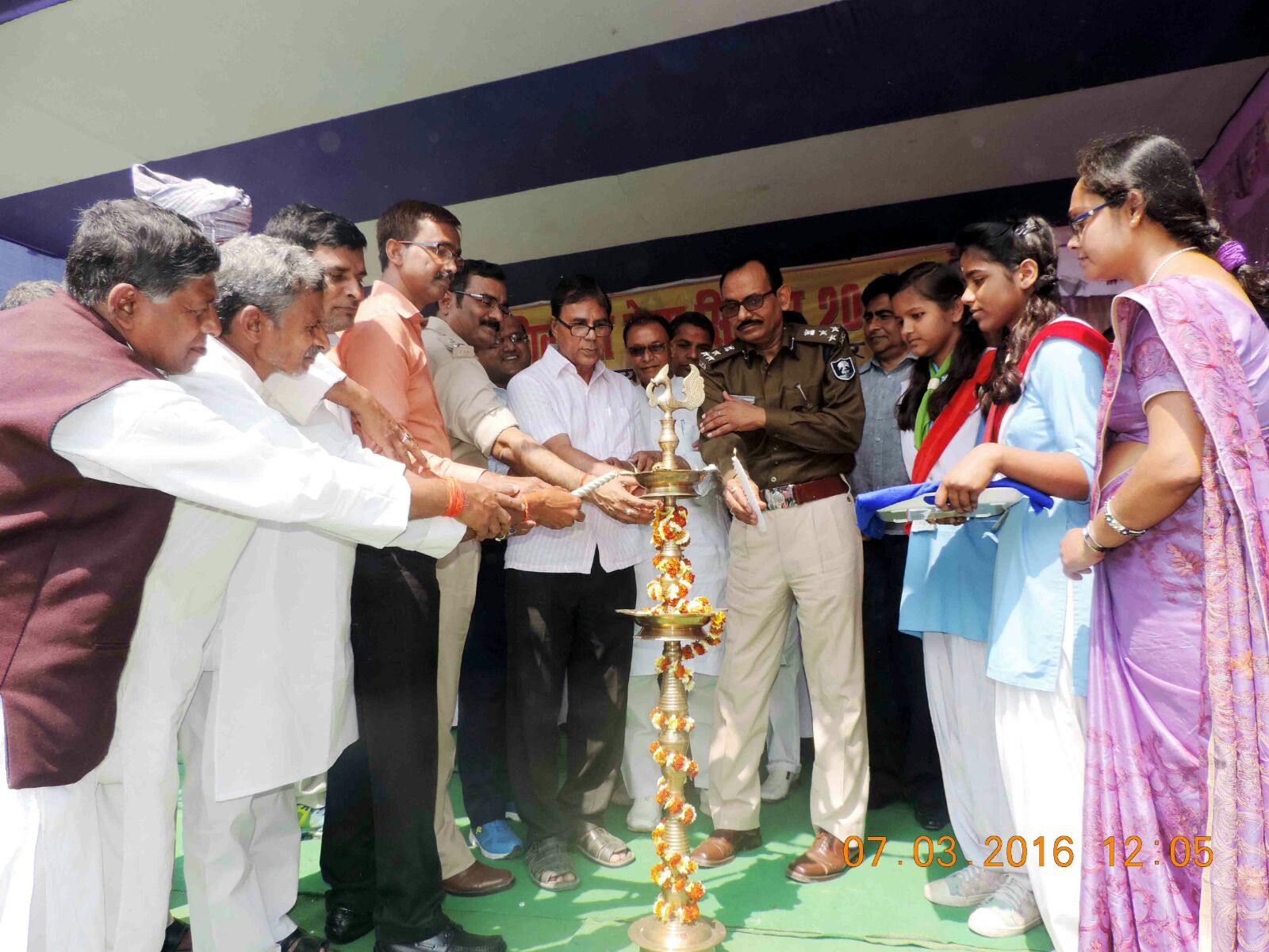 DIG, DM, Dr. Madhepuri, SP, DDC, SDM inaugurating the Mela of Singheshwar.