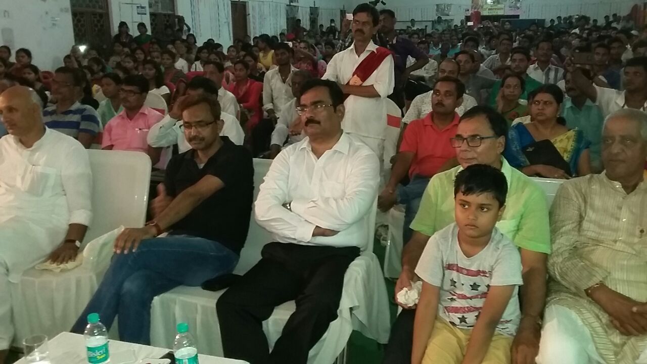 Minister Prof.Chandrashekhar , DM Md.Sohail, SP Vikas Kumar , Samajsevi Dr.Madhepuri , Prof.S.K. Yadav and others enjoying the performances of small kids at B.P.Mandal Townhall , Shahid Chulhai Marg , Madhepura