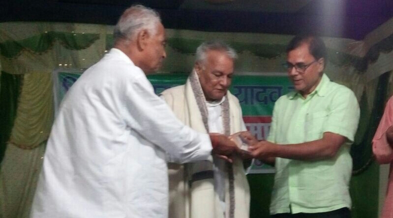Founder V.C. Dr.R.K.Yadav Ravi honoured by Dr.K.K.Madal & Dr.Madhepuri .