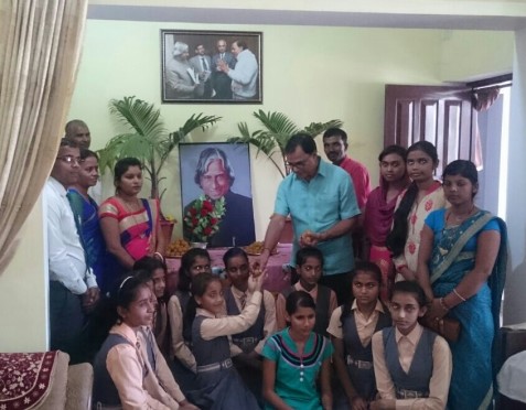 Samajsevi , Sahityakaar , Madhepura ka Kalam Dr.Bhupendra Madhepuri distributing sweets to the students at Vrindavan Madhepura.