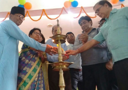 Samajsevi Physics Stalwart Dr.B.N. Yadav Madhepuri, DDC Mithilesh Kumar , ADM Murshid Alam , Shaukat Ali , Shanti Yadav and others inaugurating Yuva Utsav at BN Mandal Kala Bhawan Madhepura.