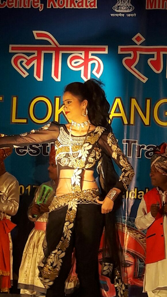 Marathi Artis Performing Lavani Dance in Bharat Lok Rang Mahotasav at BP Mandal Town Hall, Shahid Chulhaye Marg , Madhepura.