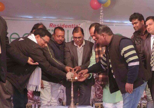 Educationist Dr.Bhupendra Madhepuri, Dr.Ashok Kumar, Rupesh Kumar, Dr.Madhwanand, Dr.Jauhari and Dr.Yaduvansha inaugurating the Annual Function of Kids World School , Singheshwar Madhepura.
