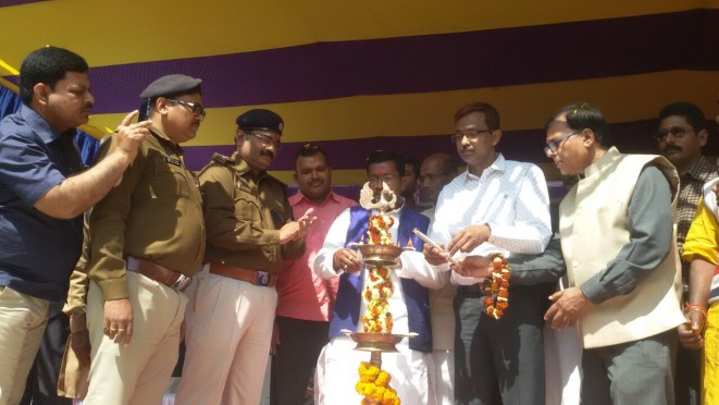 Educationist Samajsevi Dr.Bhupendra Madhepuri , Singheshwar MLA Prof. (Dr.) Ramesh Rishideo, Dynamic DM Md.Sohail, SP Vikash Kumar, SDM Sanjay Kr. Nirala, ASP Rajesh Kumar & Others inaugurating Singheshwar Mela on the occasion of Maha Shivratri at Singheshwar Sthan (Madhepura).