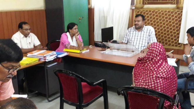 Returning officer cum Sub-Divisional Officer Sanjay Kumar Nirala alongwith ARO cum Circle Officer Mithilesh Kumar and LS Alka Kumari receiving the Nomination Paper from a Woman Candidate for Madhepura Nagar Parishad Election 2017