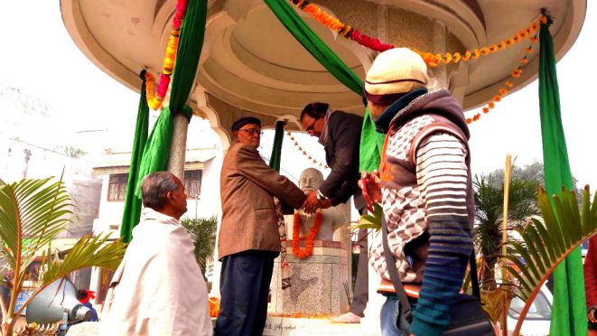 Adhyaksh Dr.Bhupendra Narayan Yadav Madhepuri with Mukhya Atithi Shri Hari Shankar Shrivastav Shalabh paying homage to Great Socialist Leader Bhupendra Narayan Mandal on Bhupendra Jayanti 1st February at Bhupendra Chowk, Madhepura.