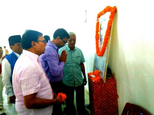 DM Md.Sohail , Dr.Madhepuri and others paying homage to Social Reformer BP Mandal at Madhepura.