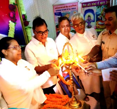 Samajsevi Sahityakar Dr.Bhupendra Narayan Madhepuri, Raj Yogini Brahma Kumari Ranju Didi, Civil Surgeon Dr.Gadadhar Pandey & others inaugurating 53rd Punya Tithi Samaroh of Brahma Kumari Mateshwari Jagdamba Saraswati at Brahma Kumari Institute Madhepura.