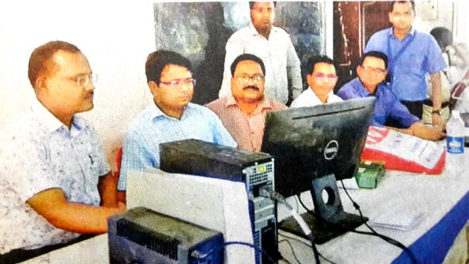 DM Navdeep Shukla and other officers inspecting counting strategy at Madhepura.