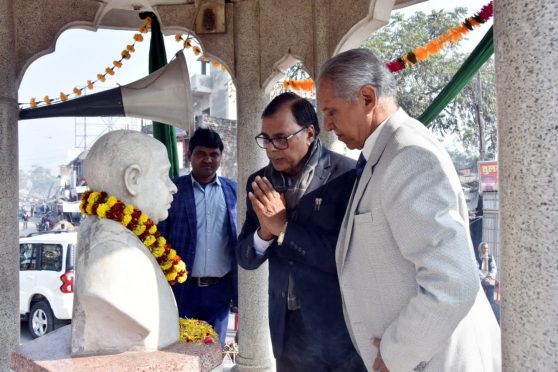 VC Dr.A.K.RAY and Dr.Bhupendra Narayan Yadav Madhepuri paying homage to Bhupendra Narayan Mandal at Bhupendra Chowk Madhepura.