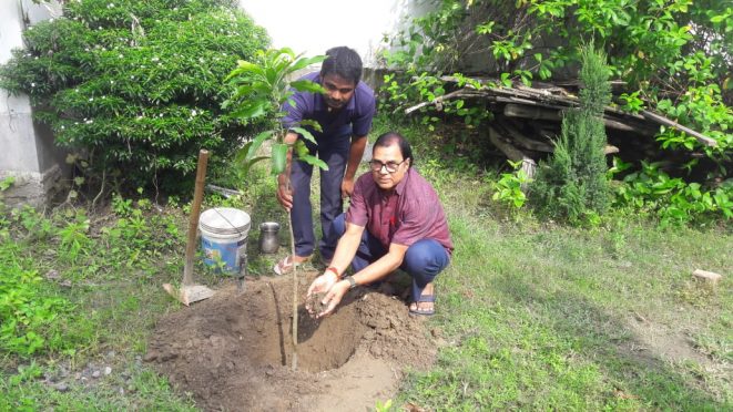 Dr.Bhupendra Narayan Yadav Madhepuri planting sapling on the occasion of World Earth's Day at his residence Vrindavan, Madhepura.