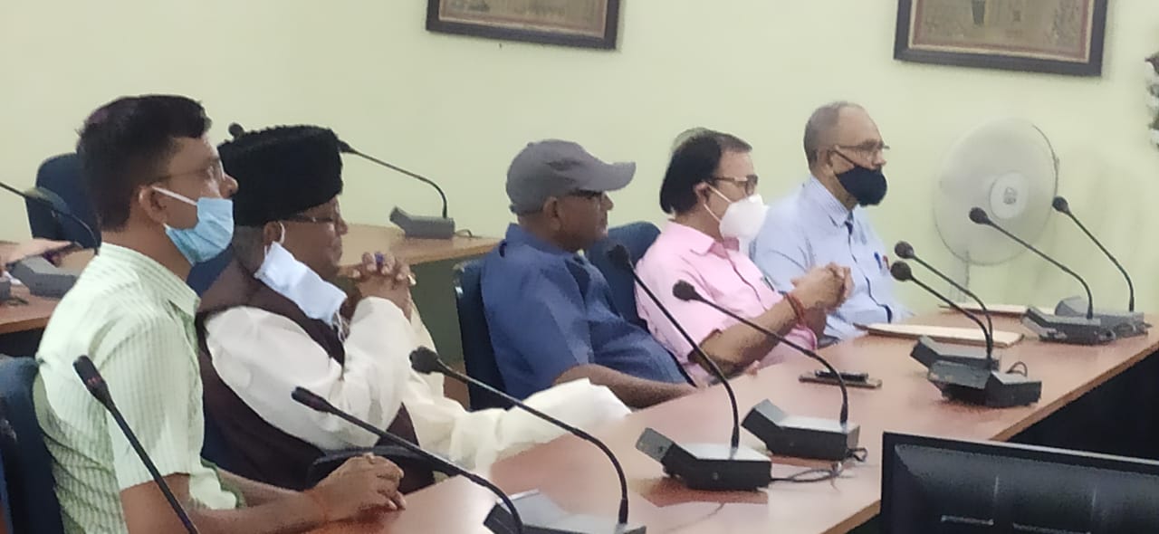 Samajsevi Dr.Bhupendra Madhepuri along with Dr.A.K.Mandal, Dr.Suresh Bhushan, Md.Shaukat Ali and Arun Kumar attending meeting at Jhallu Babu Sabhagar, Madhepura.