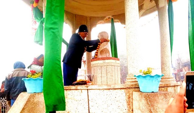 Samajsevi-Shikshavid Dr.Bhupendra Narayan Yadav Madhepuri paying homage to Samajwadi Chintak Bhupendra Narayan Mandal at Bhupendra Chowk, Madhepura.