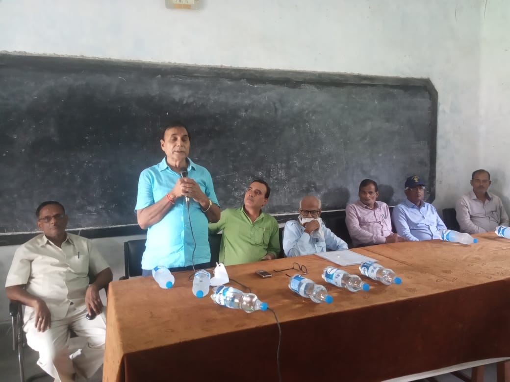 Samajsevi & Author of "Rasbihari Lal Mandal : Paradhin Bharat Mein Swadhin Soch" Dr.Bhupendra Narayan Yadav Madhepuri addressing people on the occasion of 103rd Punyatithi of Rasbihari Lal Mandal.
