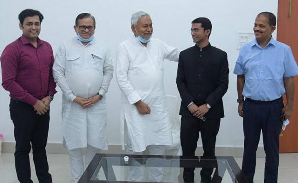 ias topper subham kumar with cm nitish kumar