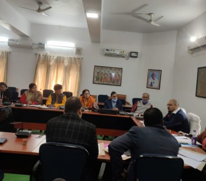 DM Shyam Bihari Meena presiding over the meeting on Yuva Mahotsav 2021 at Jhallu Babu Sabhagar Madhepura. Attended by Dr.Bhupendra Madhepuri, Dr.Arun Kumar, Shaukat Ali, ADM Ravindranath Prasad Singh, SDM Neeraj Kumar and others.