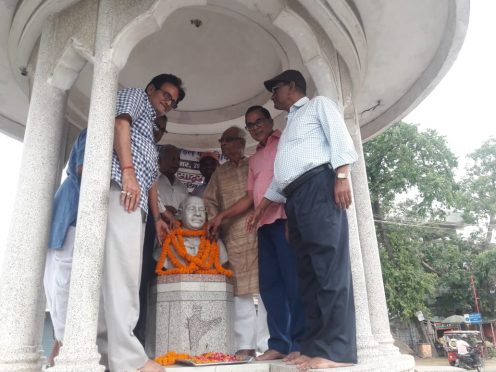 Dr.KK Mandal, Dr.Bhupendra Madhepuri paying homage to Bhupendra Narayan Mandal at Bhupendra Chowk on the occasion of 48th death anniversary.