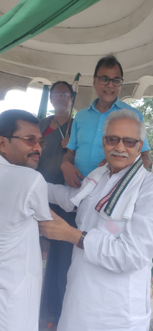 JDU Zila Adyaksha Guddi Devi, Senior Leader Dr.Bhupendra Narayan Yadav Madhepuri, former minister and JDU MLA Narendra Narayan Yadav and former minister Dr.Ramesh Rishidev at Bhupendra Chowk during Aabhar-Yatra at Madhepura.