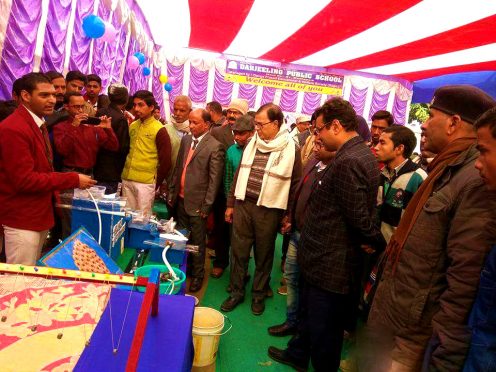 Physics Stalwart Dr.Bhupendra Madhepuri with ADJ Navin Kumar Thakur, MD Kishor Kumar and others being demonstrated 'Iron Free Water Model' by students at Science & Craft Exibition organised by Darjeeling Public School, Dr.Madhepuri Marg Madhepura.