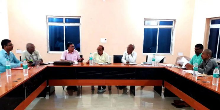 Senior member of Singheshwar Temple Trust Prof.(Dr.) Bhupendra Narayan Yadav Madhepuri discussing with SDM cum Secretary of Trust Shri Vrindalal for providing much more required facilities to the devotees during Shravani Mela at Singheshwar.