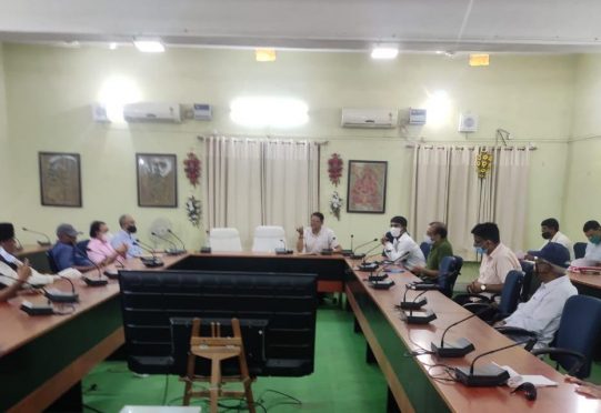 Dr.Bhupendra Narayan Yadav Madhepuri, Dr.A.K.Mandal, Dr.Suresh Bhushan, Md.Shaukat Ali and others attending meeting at Jhallu Babu Sabhagar presided over by ADM Upendra Kumar on the occasion of BP Mandal Jayanti.
