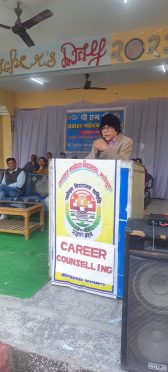Dr.Bhupendra Madhepuri addressing students at Navoday vidyalaya.